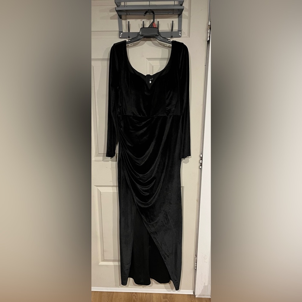 Long Sleeve Black Velvet Dress